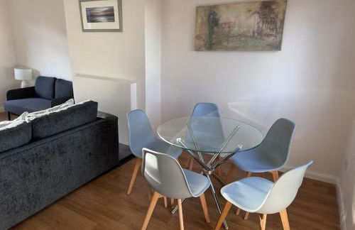 4 Bed House, Glenrothes sleeps 5 - Foto 2