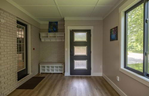 Mid-century Modern Impeccable Remodel with Hot Tub - Foto 16