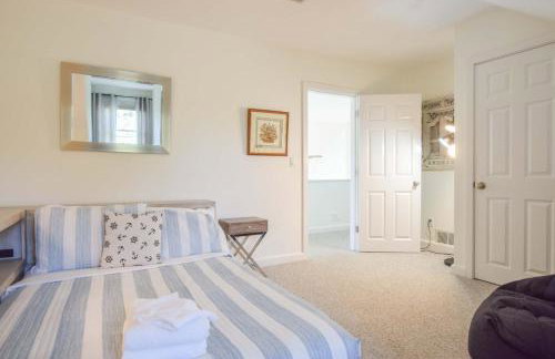 Stunning Home with In-Ground Pool - Photo 25