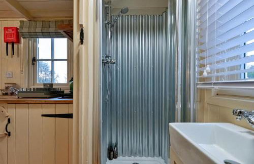 Finest Retreats - The Chicken Hut - Photo 10