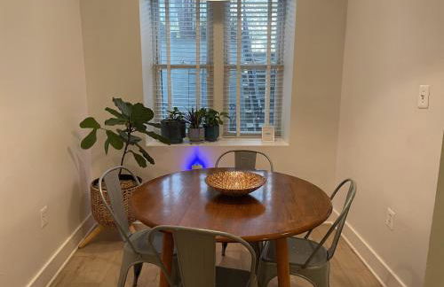 Luxe 2BD2BA Townhouse in Hip Area - Near Metro - Photo 5