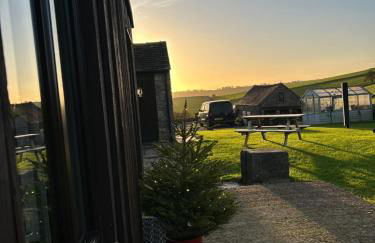 Thors Cave Cabin, Peak District - Photo 23