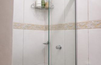 Apartamento Espaçoso e Completo com 3 Quartos - 2 Banheiros - Até 6 Pessoas - Check-in Automático 24h - Garagem Coberta - Foto 19
