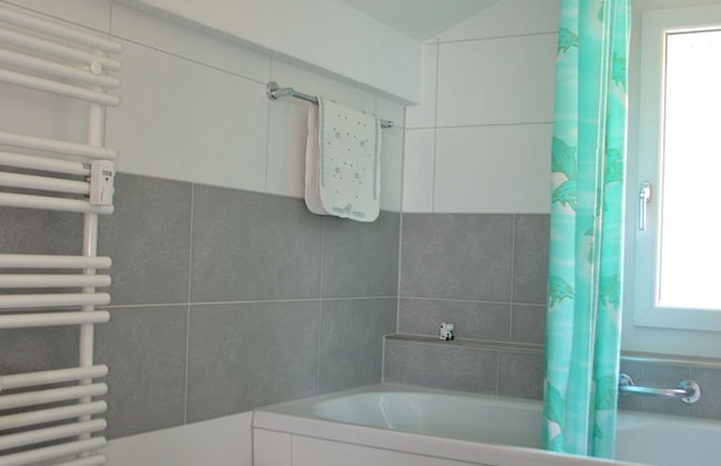 Two-bedroom Apartment for 4-5 Guests With Lake and Mountain Views - Photo 11