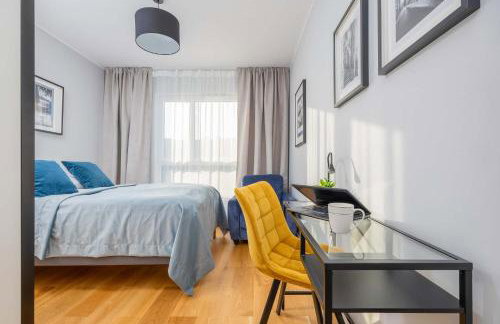 Elegant Apartment in Warsaw with Parking and Desk for Remote Work by Noclegi Renters - Foto 21