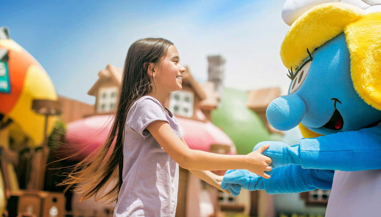Meeting Smurfette at Motiongate Dubai