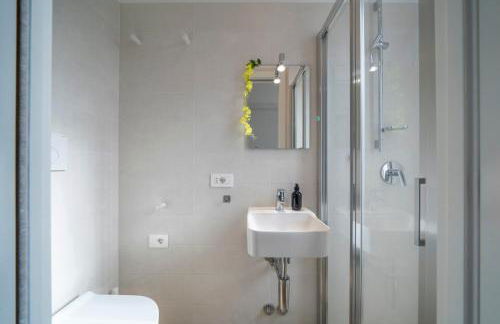 LAKE COMO - 2min to Lake and Station - Free Park and Wifi - Foto 23