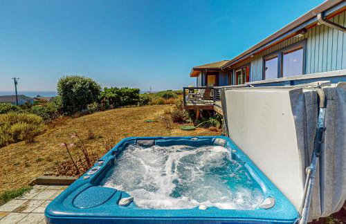 Coastal Haven-Panoramic Ocean View Hot Tub Grill - Foto 1