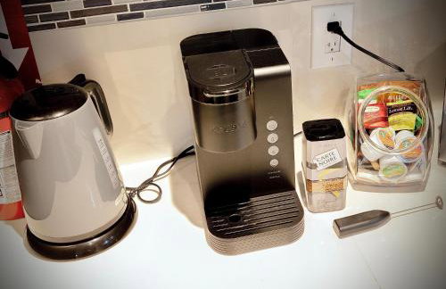 Private Heated Pool Oasis Pet-Friendly Retreat Short or long Stays Sleeps 2-8 Ppl - Photo 33