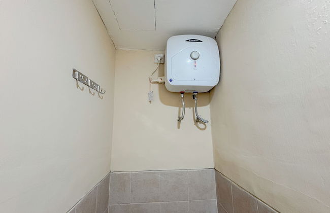 Compact and Restful 2BR at Menara Rungkut Apartment - Foto 17