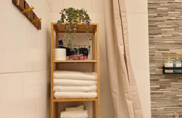 Ocean Whisper - 2 Bedroom Sea Front Apartment - Foto 29