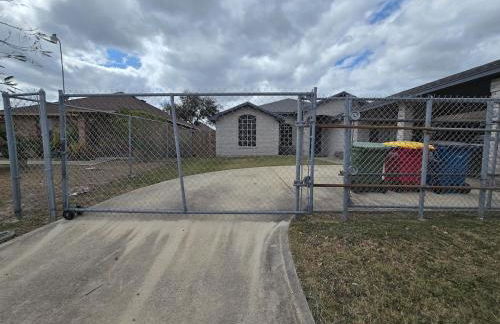 Home close to spacex, starbase and airport - Foto 32