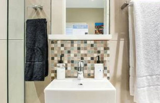 Secure Holiday Apartment w Private Pool Calico - Photo 64