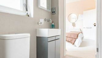 Luxury King-Bed EnSuite with Quiet Private Patio - Foto 4