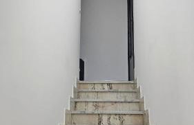 Modern Hillside Retreat with Panoramic Views - Foto 25