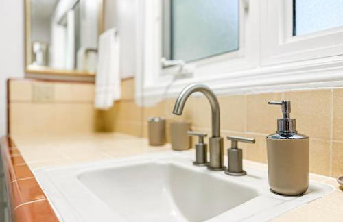 6BR Pool Escape for Friends and Family - LOU1 - BUR - Foto 12