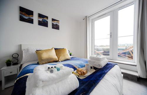 Step Free 2 Bed 2 bath Oasis FlatIClose to David Lloyd Gym with Fully Equipped Kitchen& Parking in DartfordIMins from station and 45 mins into Central London - Photo 39