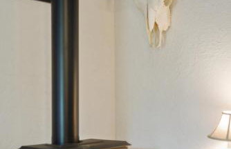 Bo's Rustic Cottage Cozy and Charming with Hot Tub and Fenced Yard - Foto 11