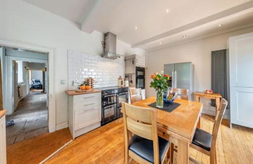 Luxury Country Escape with Hot Tub perfect for Friends and Families - Photo 6