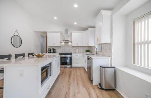 Disney-Close Lakefront Renovated 4BR Pool - Foto 52