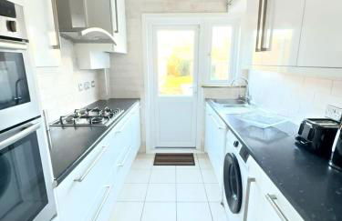 Luxury House in Ilford 21 minute Train journey from Central London - Foto 10