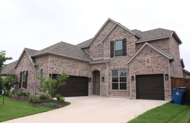 Spacious Home w Putting Green -for Extended Stays - Photo 6