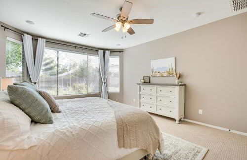 Shop, Golf and Hike Surprise Group Getaway with Pool! - Foto 11