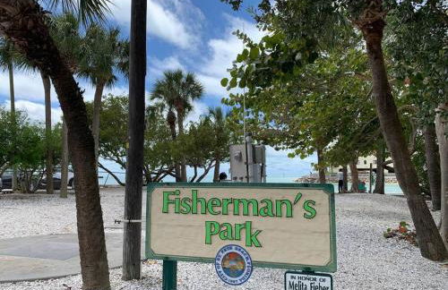 Gorgeous Beach view balcony with heated pool - Foto 11