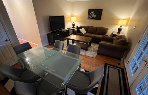 The Red Door 2-bedroom townhouse near VT & RU - Foto 2