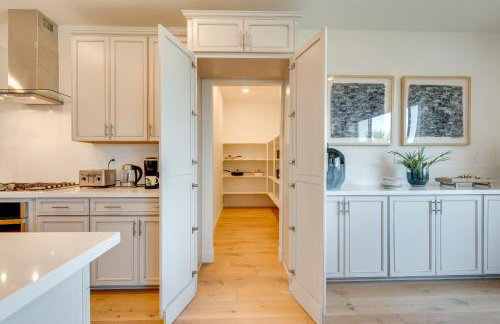 Elegant and Spacious Retreat with Yard in Woodland! - Foto 9