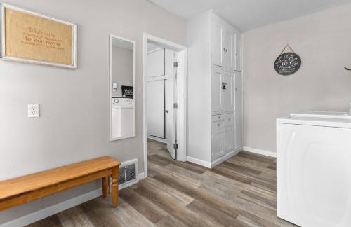 Central Oshkosh Stay - Walk to Lake and Downtown - Foto 17