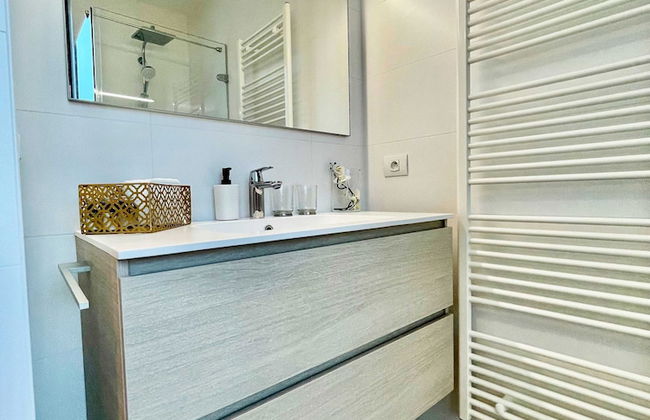 Modern 2BR Penthouse Near Diamond District by Oneluxstay - Foto 54