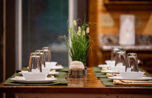 King Suite! Hot Tub, Arcade Games, L2 EV, Fire Pit, Kids Playset, Ping Pong, Dog Friendly - Foto 20