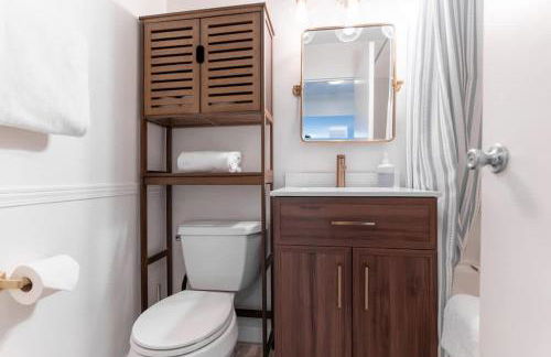 Vibrant Downtown, King Bed, Work Desk & Kitchen - Foto 20