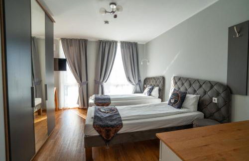 Boardinghouse City Home - Living - Photo 56