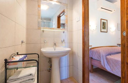 Beautiful Home In Buje With Wifi - Foto 24