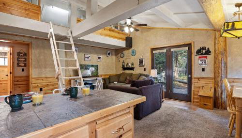 Hayloft Hollow by KABINO Fire Pit Fireplace Loft with Low Ceiling High Chair WiFi - Foto 3