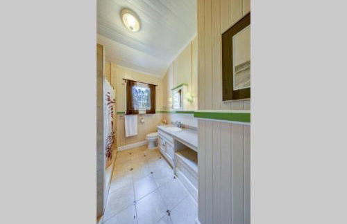 Ola'a House by Volcano Heritage Cottages - Photo 17