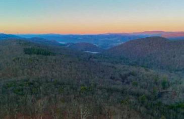 Rustic Barn Retreat w Hot Tub Game Room & FirePit - Foto 32