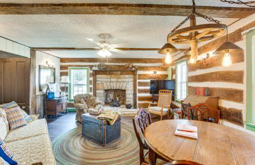 Hot Tub and Creek Views Secluded Perryville Cabin - Foto 4