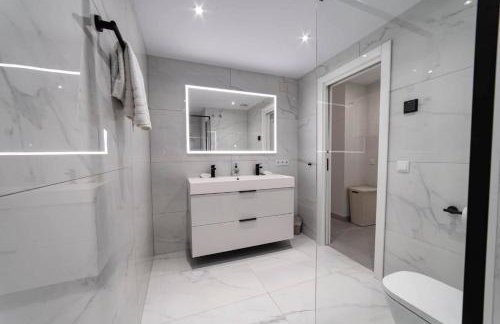 Frontline Apartment Sea Views - Pool - Center - Foto 23