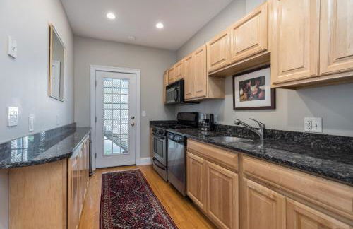 Sunny convenient home w/ private patio! Easy walk to everything! - Foto 7