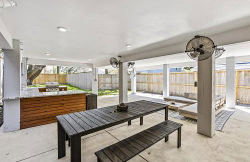 4BR Sleeps 12 Walk to Beach Pool Yard Dogs New 2023 Build - Foto 4