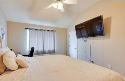 Modern 2BR Stay with Large Parking Pet Friendly - Foto 15