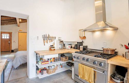 Modern Historic 1900 Adobe Bungalow in Downtown - Foto 4