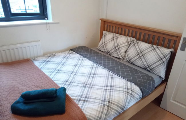 2 Bed House - Sleeps 4 - Pets - Garden - Parking - Foto 2