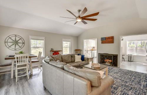 Waterfront Townville Home with Hot Tub and Dock! - Foto 3