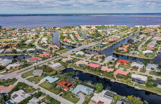 Tranquility - Waterfront Villa With Pool Dock - Photo 65