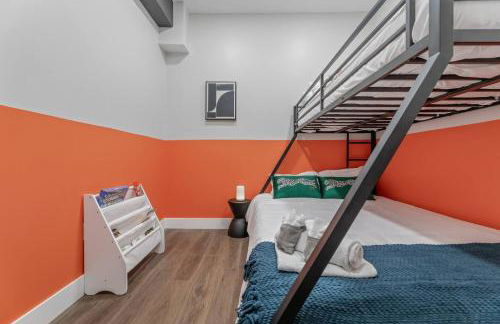 Apt+ 2 Queens+Bunkbed+Free Parking 55"TV - Photo 26