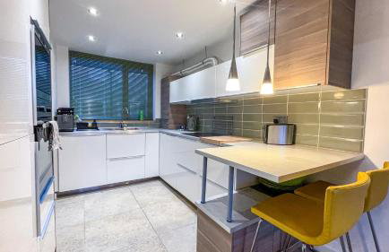 Newtown Contemporary Stay with free parking & garden - Photo 4